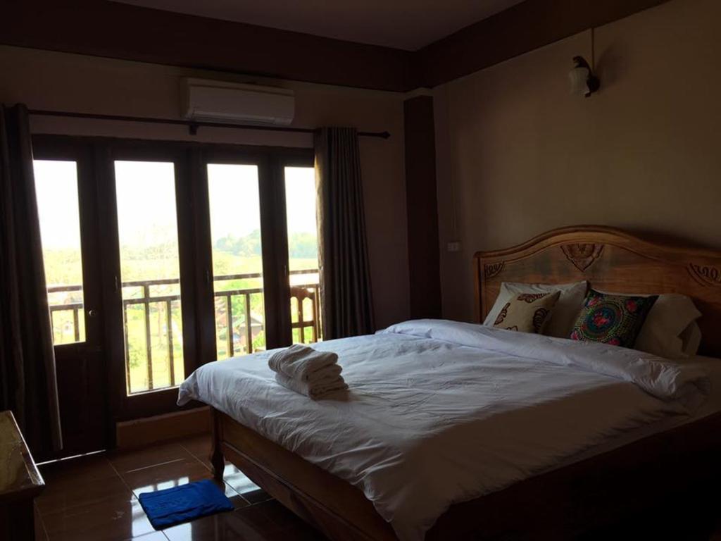 Happy River View Hotel Vang Vieng Exterior photo