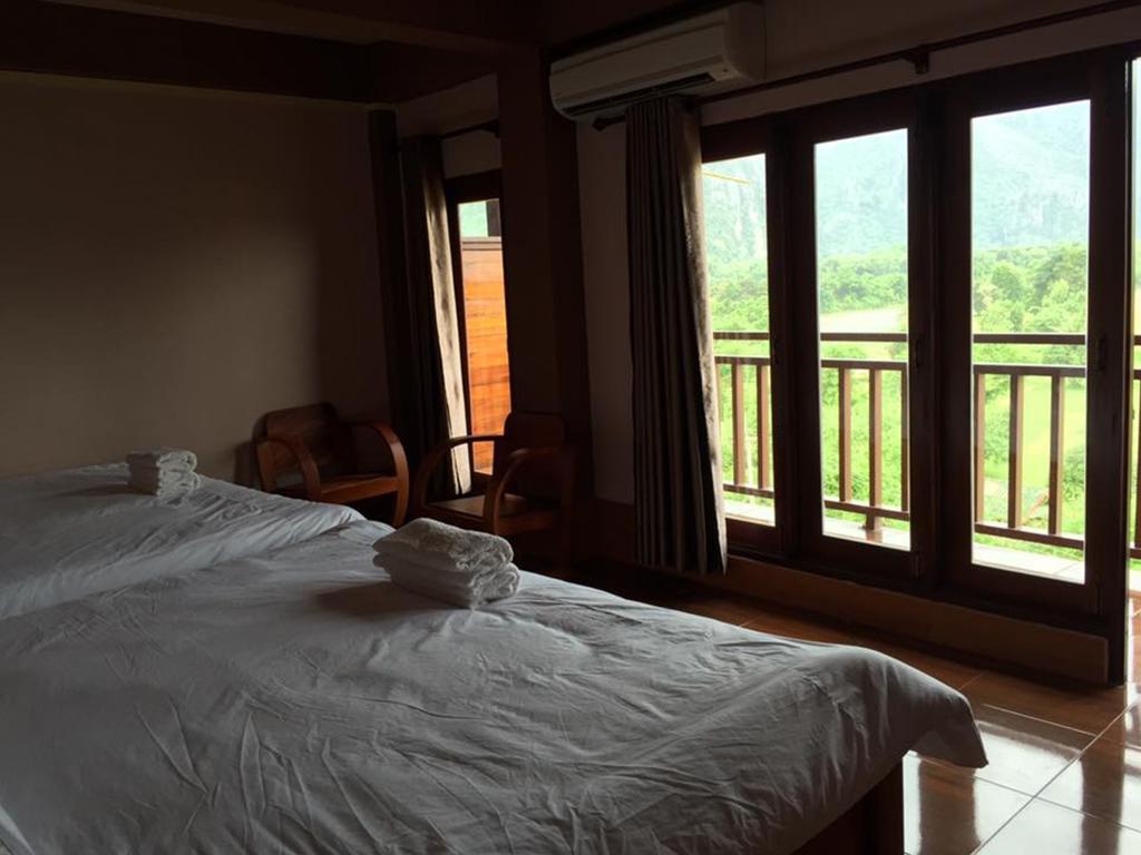 Happy River View Hotel Vang Vieng Exterior photo