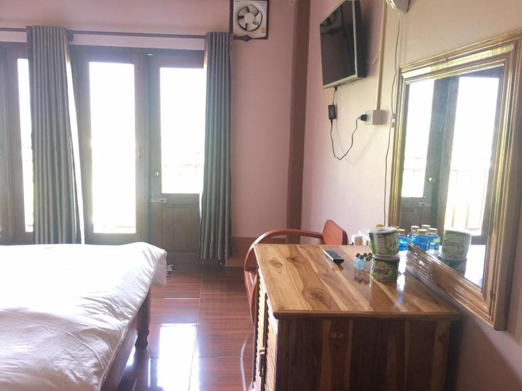 Happy River View Hotel Vang Vieng Exterior photo